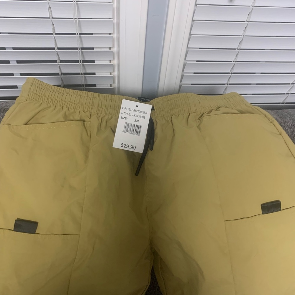 NWT mens 2XL shorts